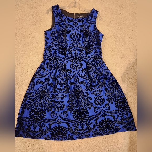 Roz & Ali, Size 12, Blue Black Embellished Velvet Dress - Picture 4 of 8